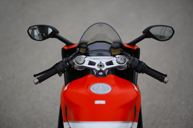 Ducati 1299 Superleggera — serbatoio e comandi.