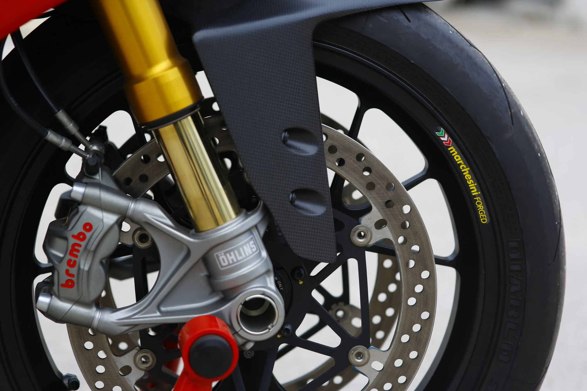 Ducati Panigale R — dettaglio del freno anteriore.