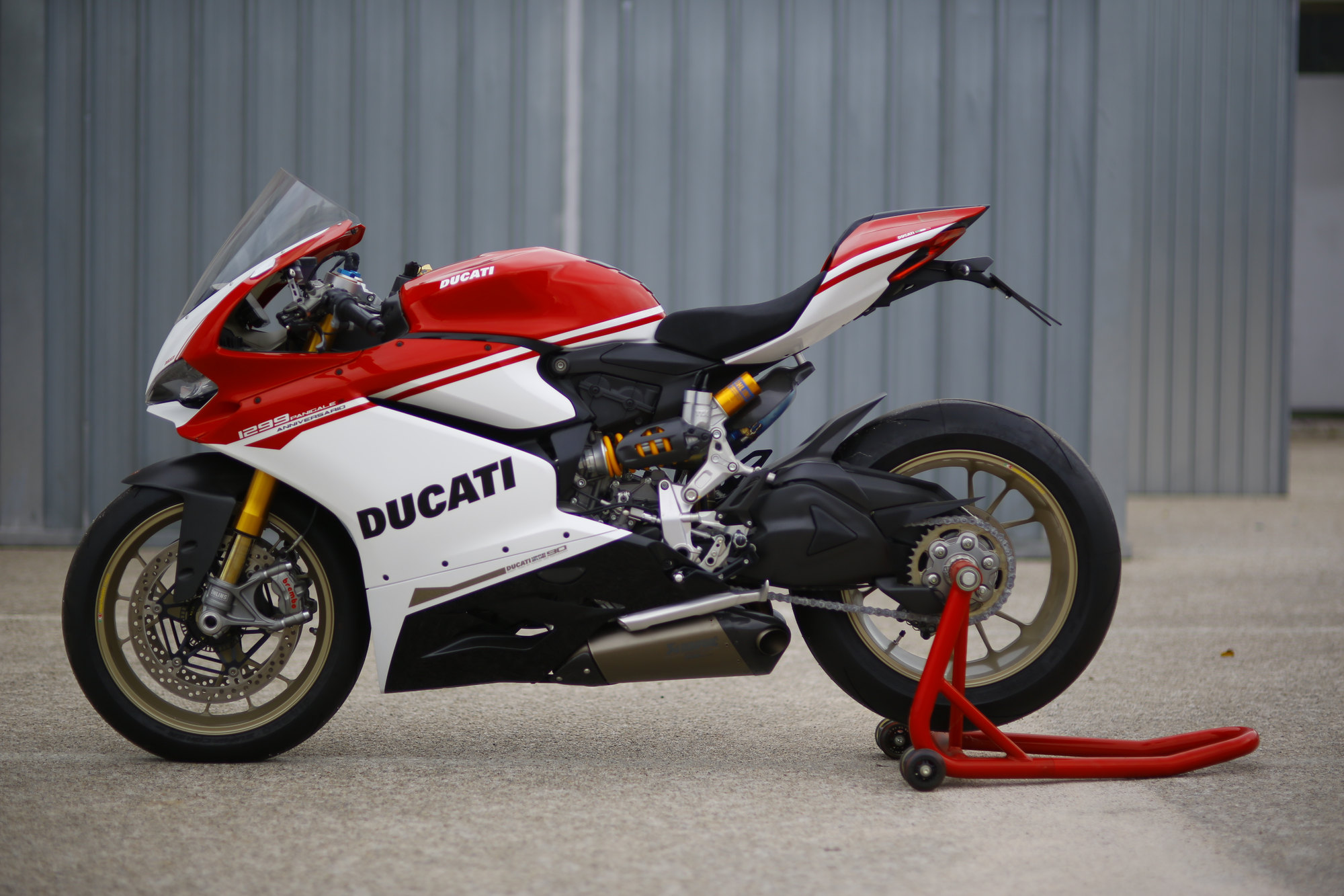 Ducati 1299 Panigale S Anniversario — vista laterale a tre quarti.