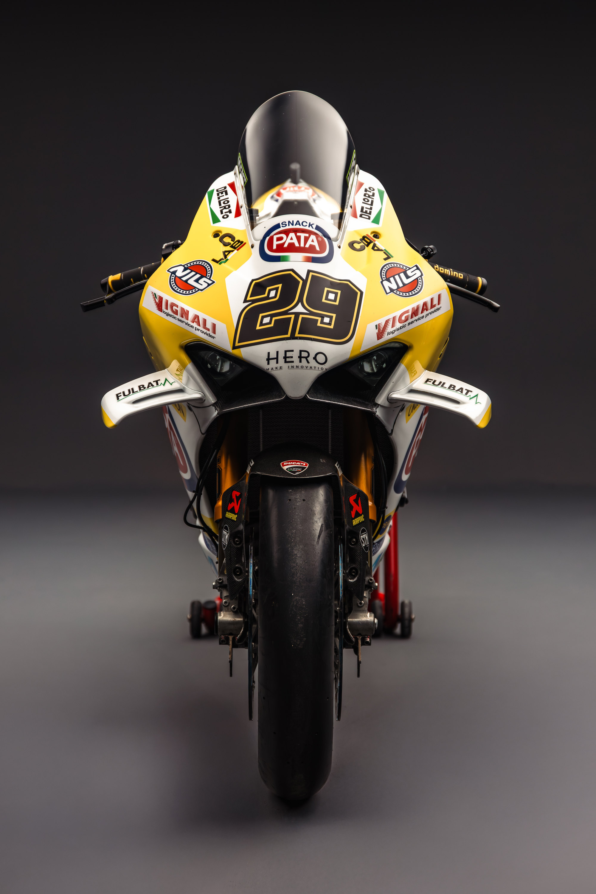 Ducati Panigale V4 R, configurazione WorldSBK 2025 — vista anteriore.