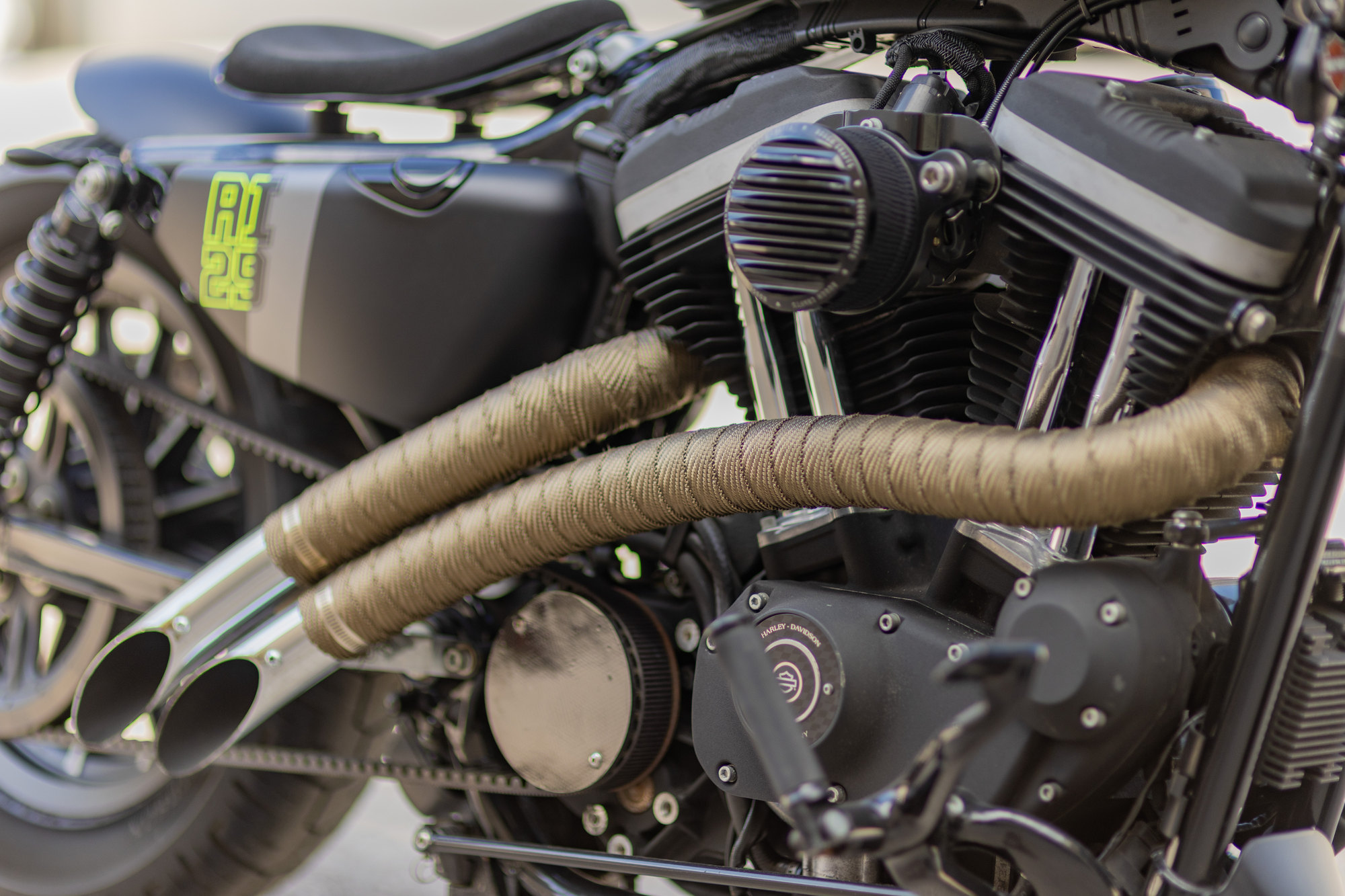 Harley-Davidson custom — motore e scarico.
