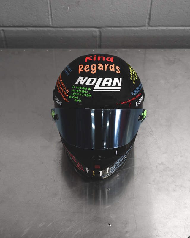 Silverstone — variante nera, vista anteriore.