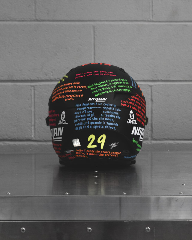 Silverstone — variante nera, vista posteriore.