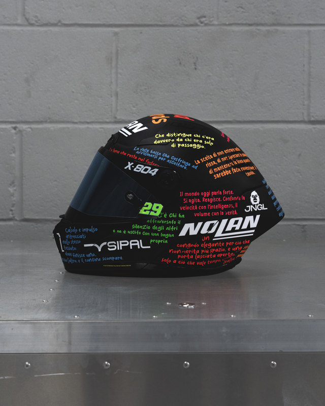 Silverstone — variante nera, vista laterale.