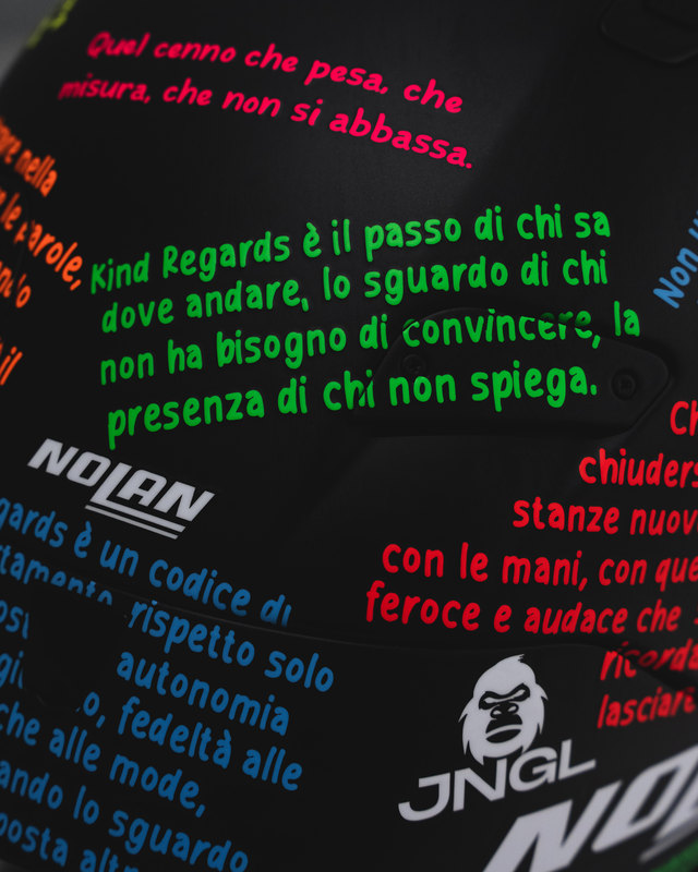 Silverstone — variante nera, dettaglio delle scritte.
